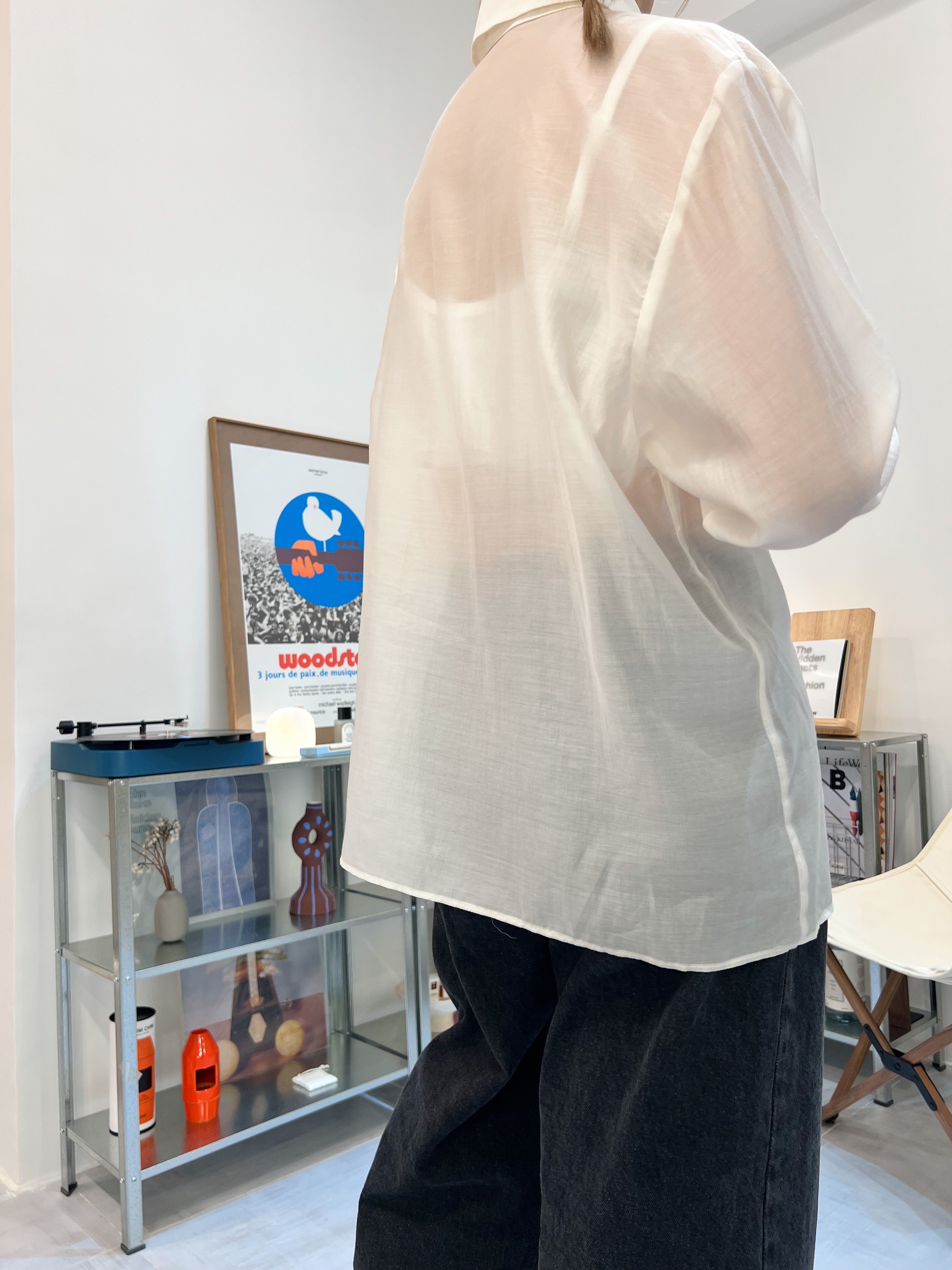 開叉輕透恤衫/米白