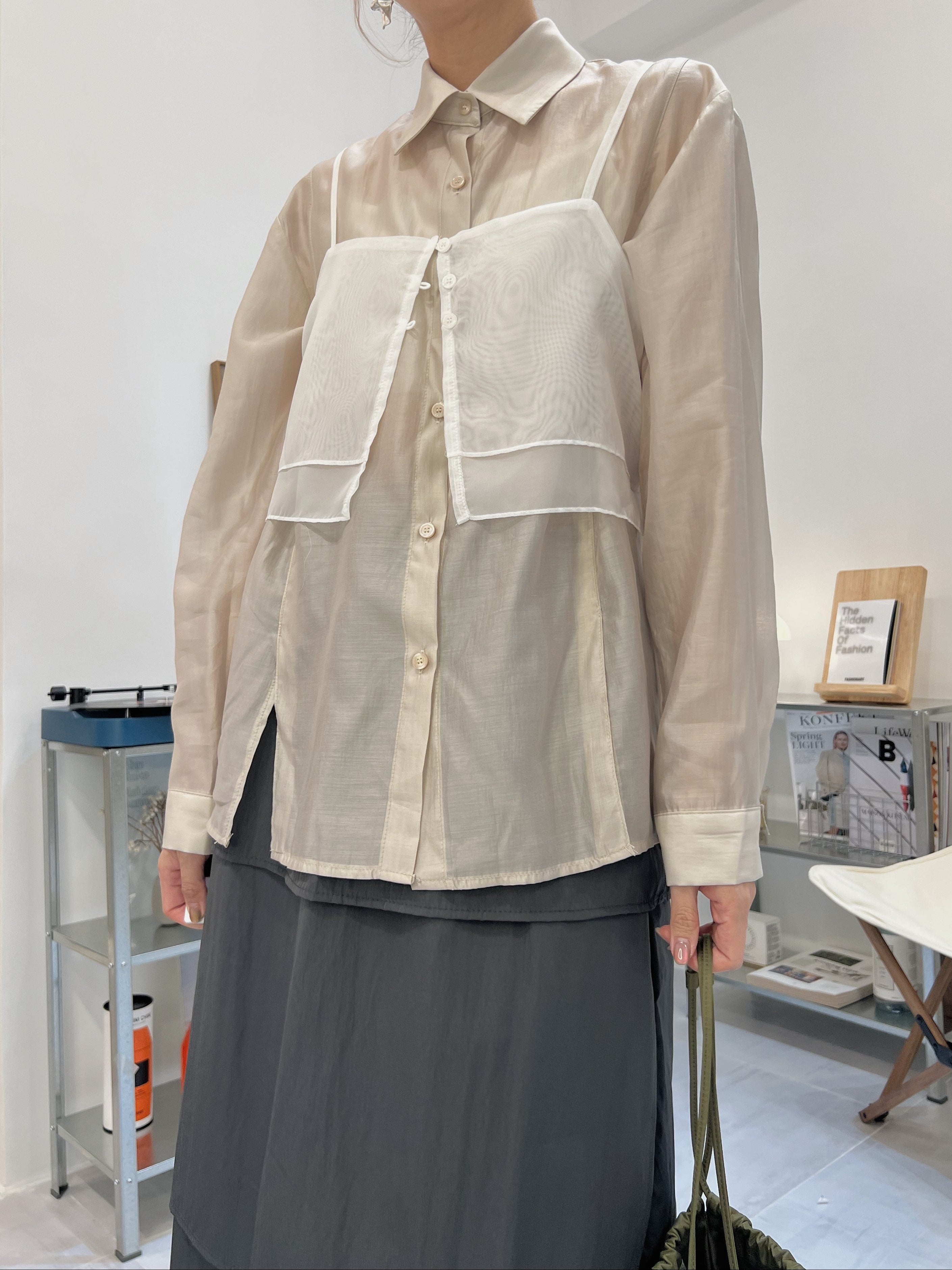 開叉輕透恤衫/杏