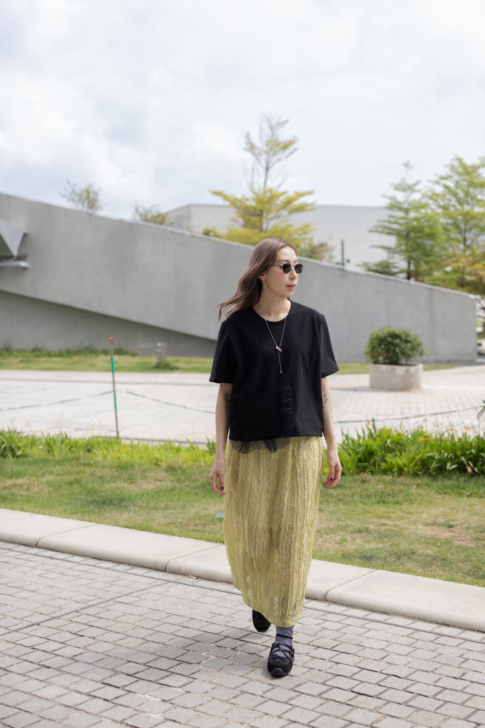 口袋邊紗RuffleT-shirt/黑