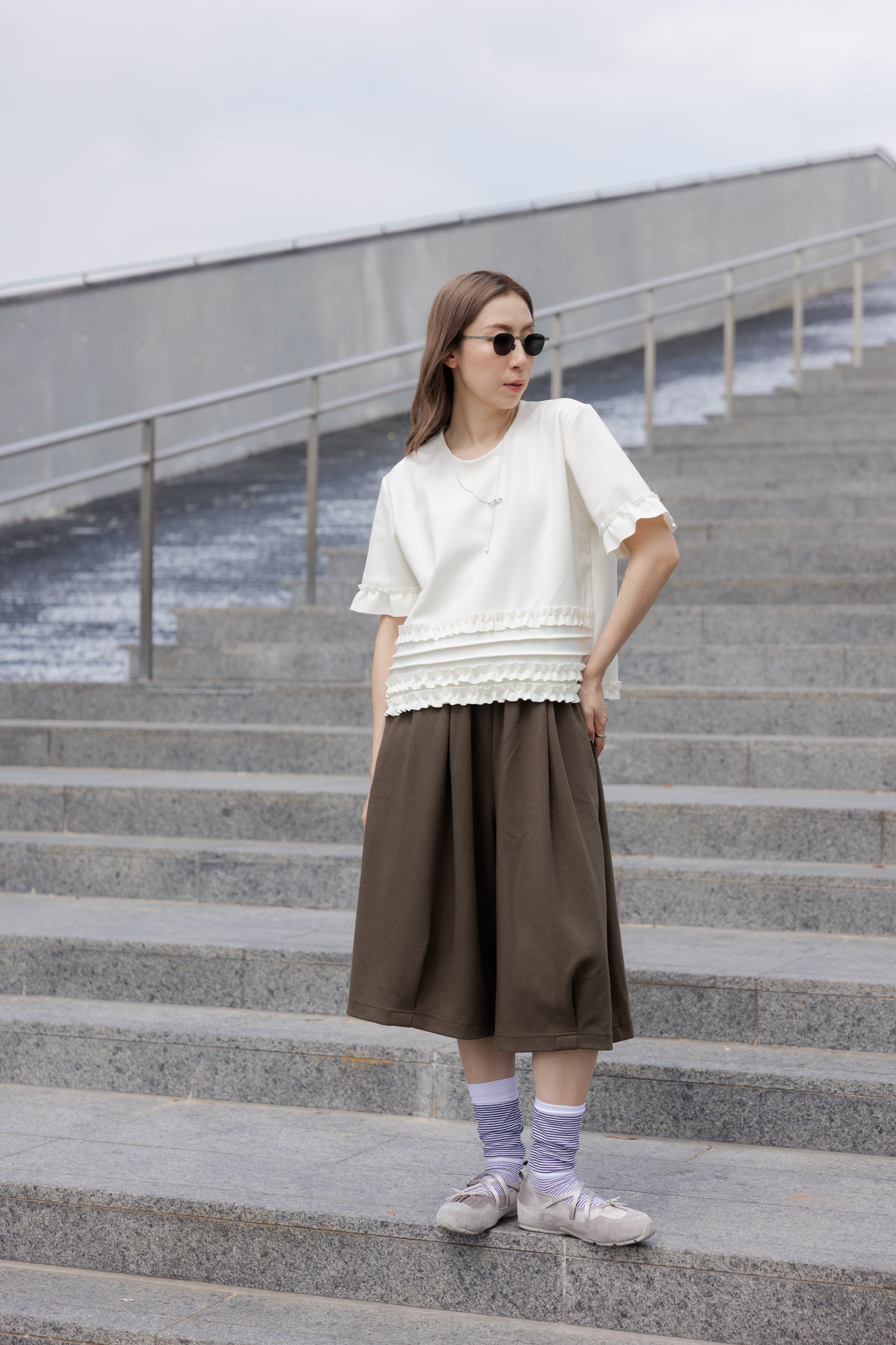 衫腳縮褶邊T-shirt/米白