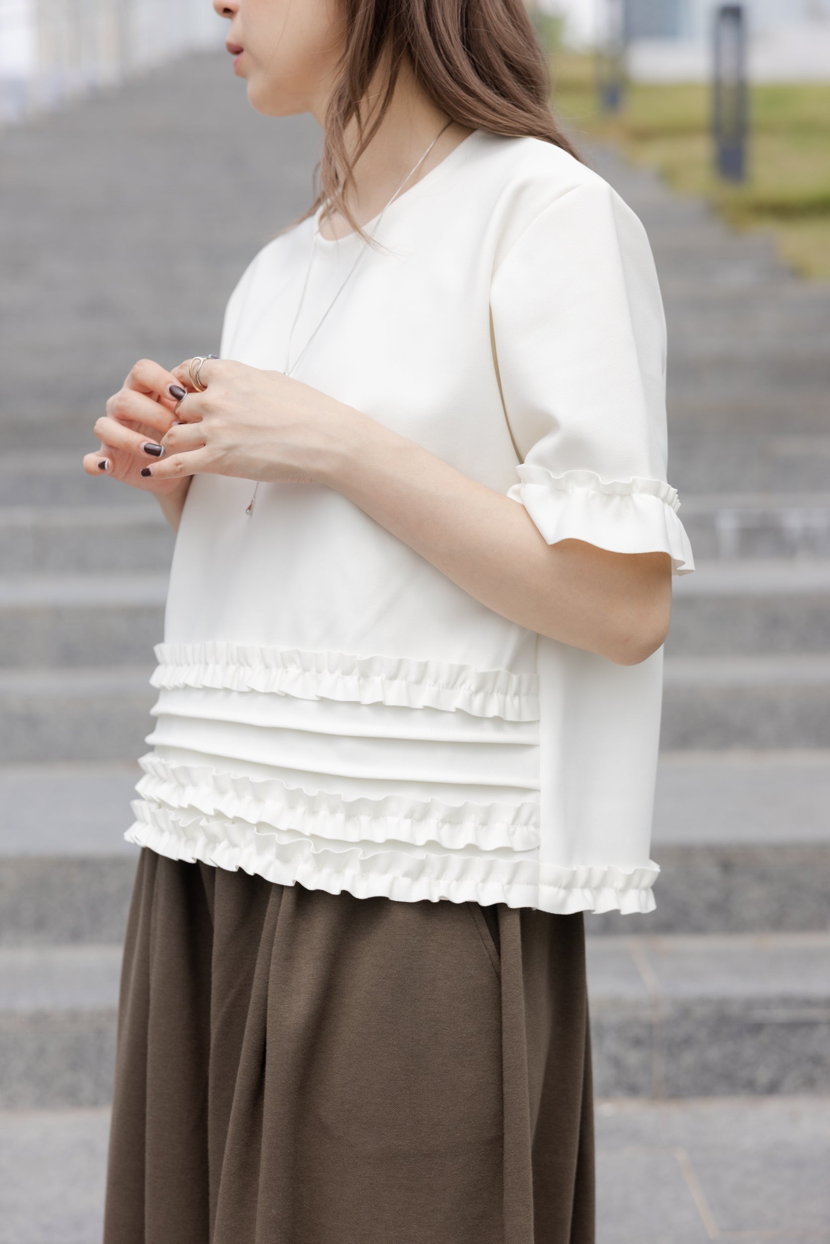 衫腳縮褶邊T-shirt/米白