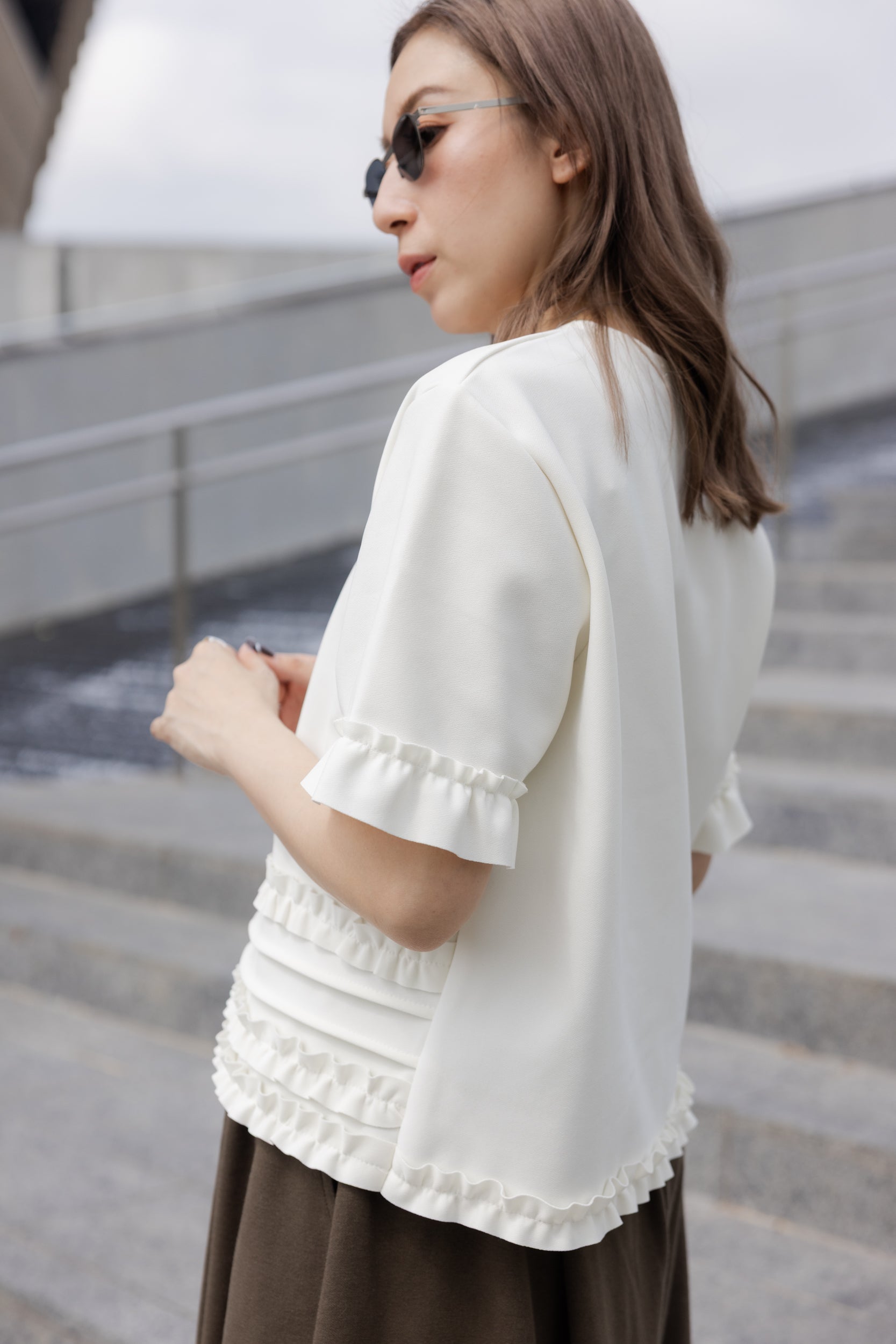 衫腳縮褶邊T-shirt/米白