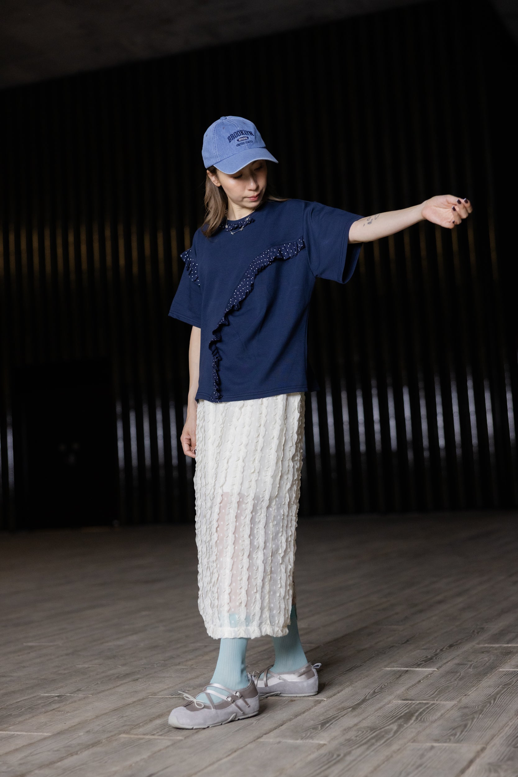 波點縮褶邊T-shirt/深藍