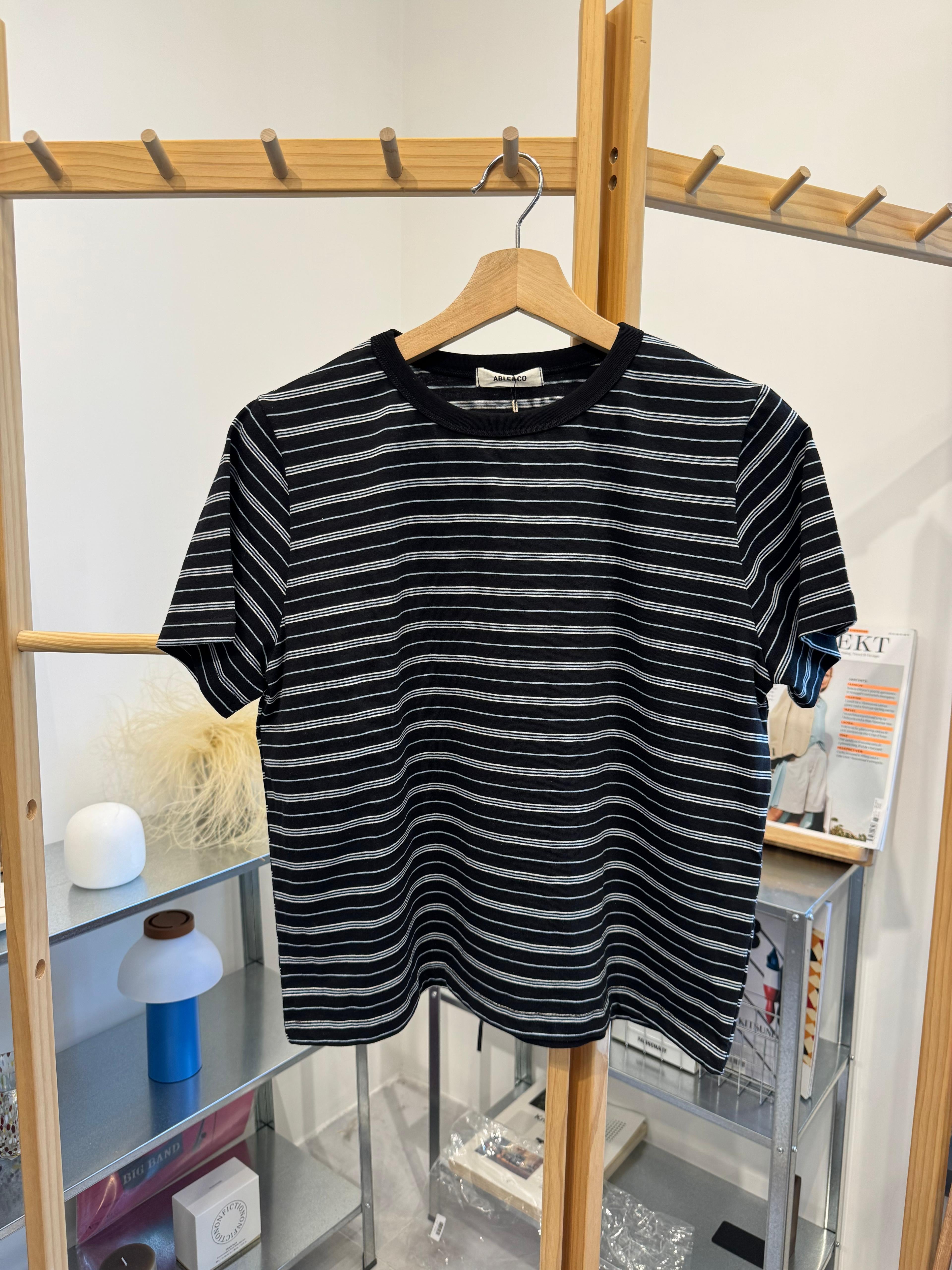 黑領多色條子T-shirt/黑