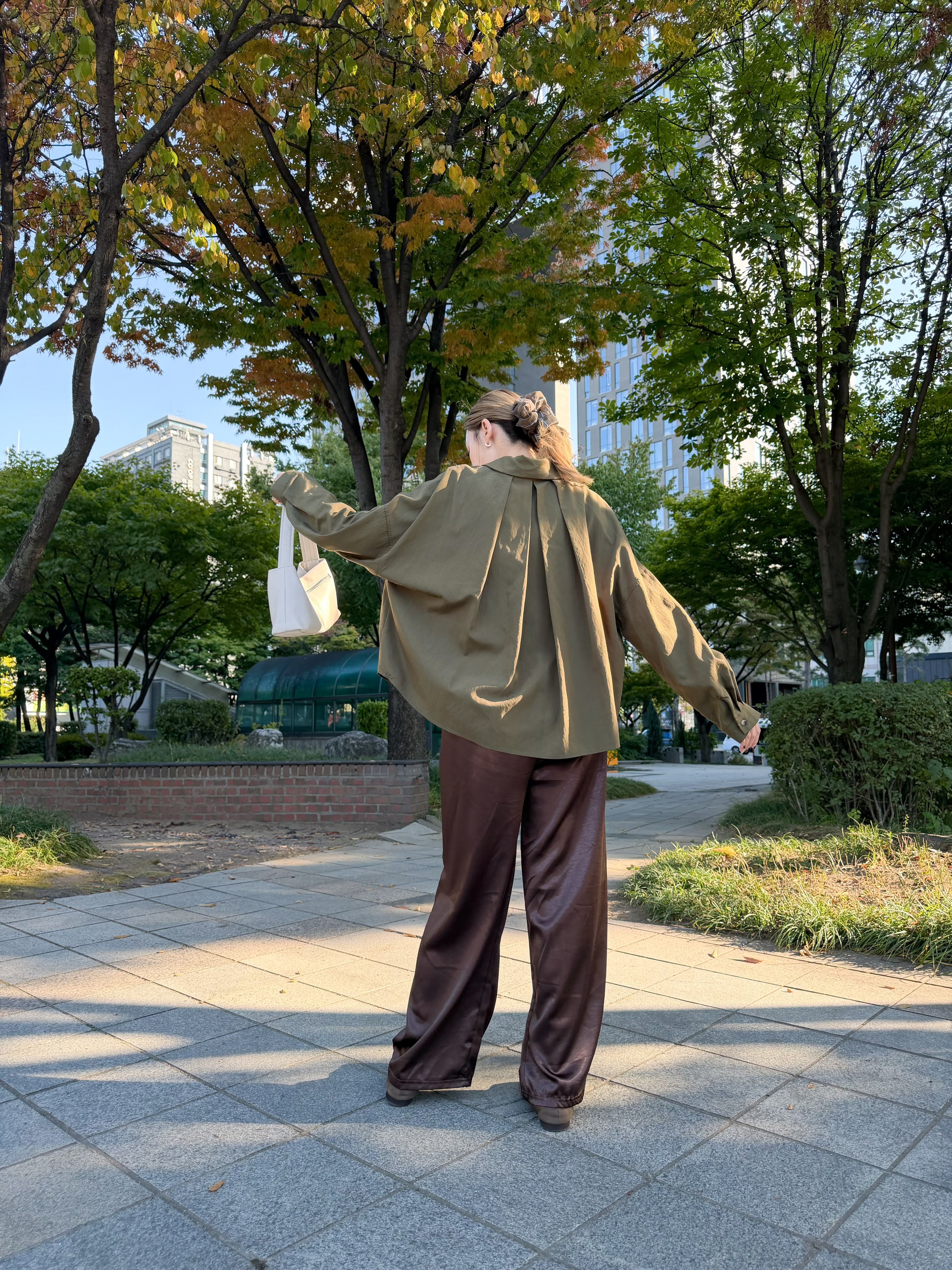 後摺褶恤衫/橄欖