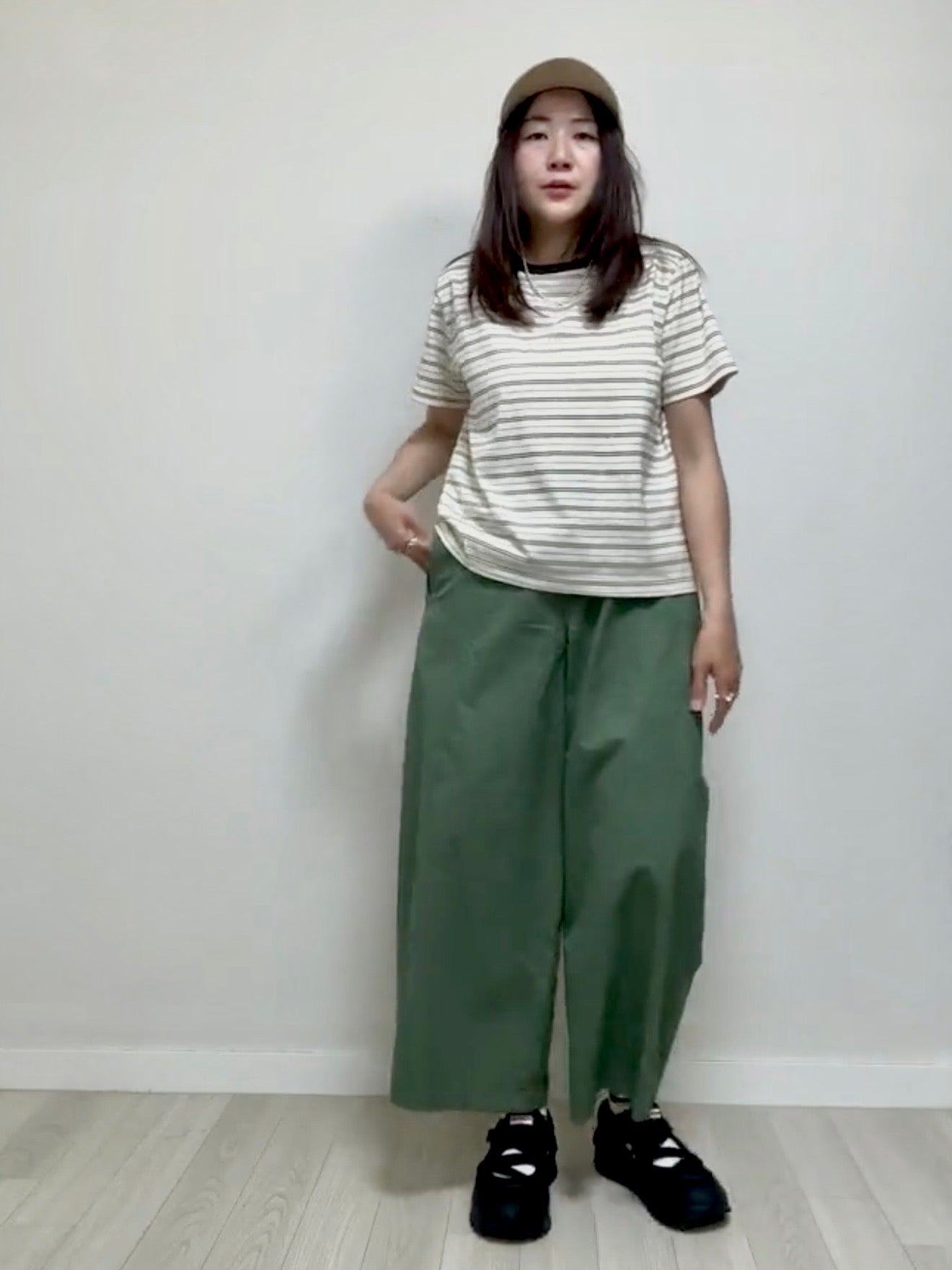 黑領多色條子T-shirt/奶油
