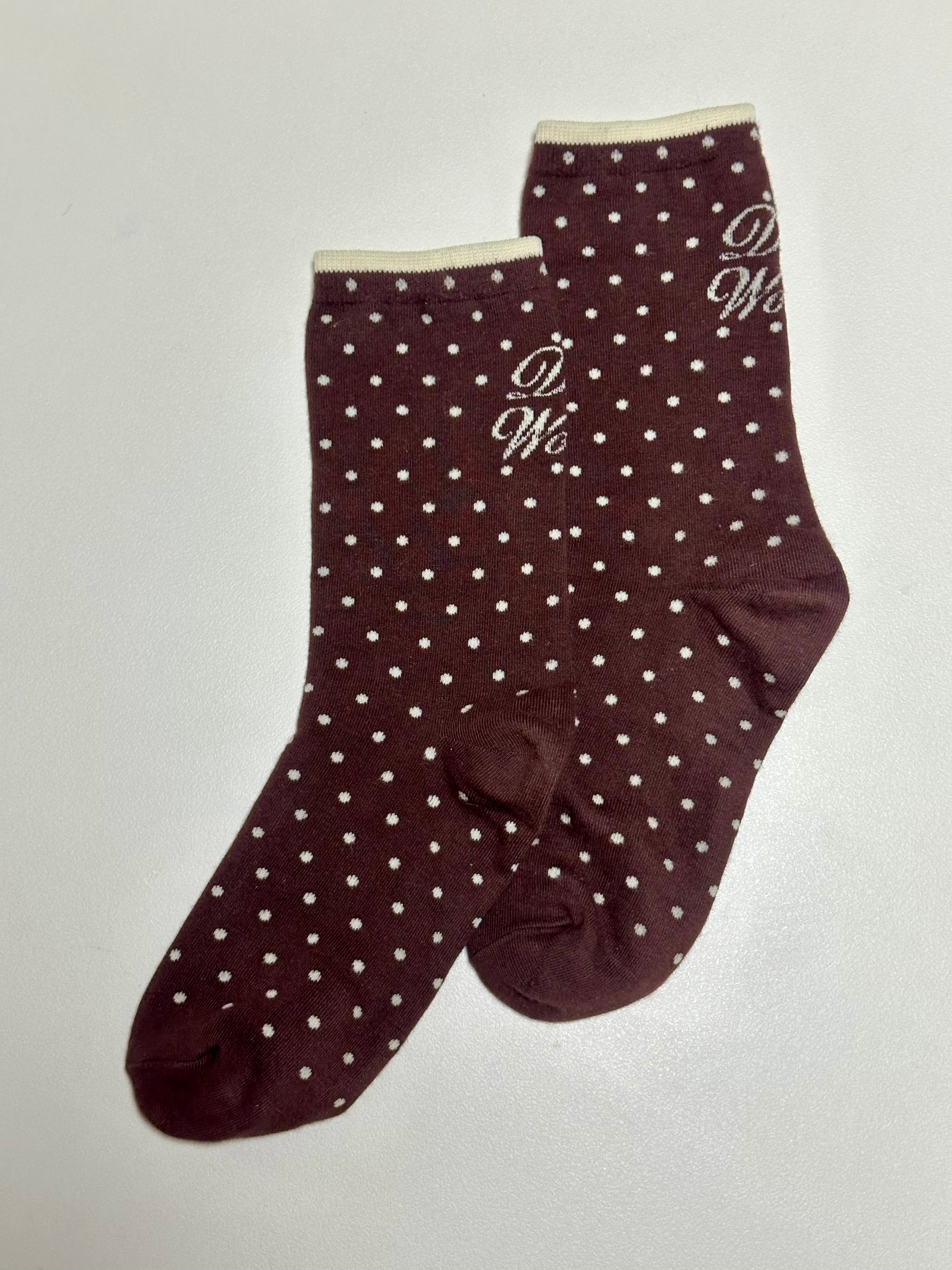 波點文字襪/啡+米白