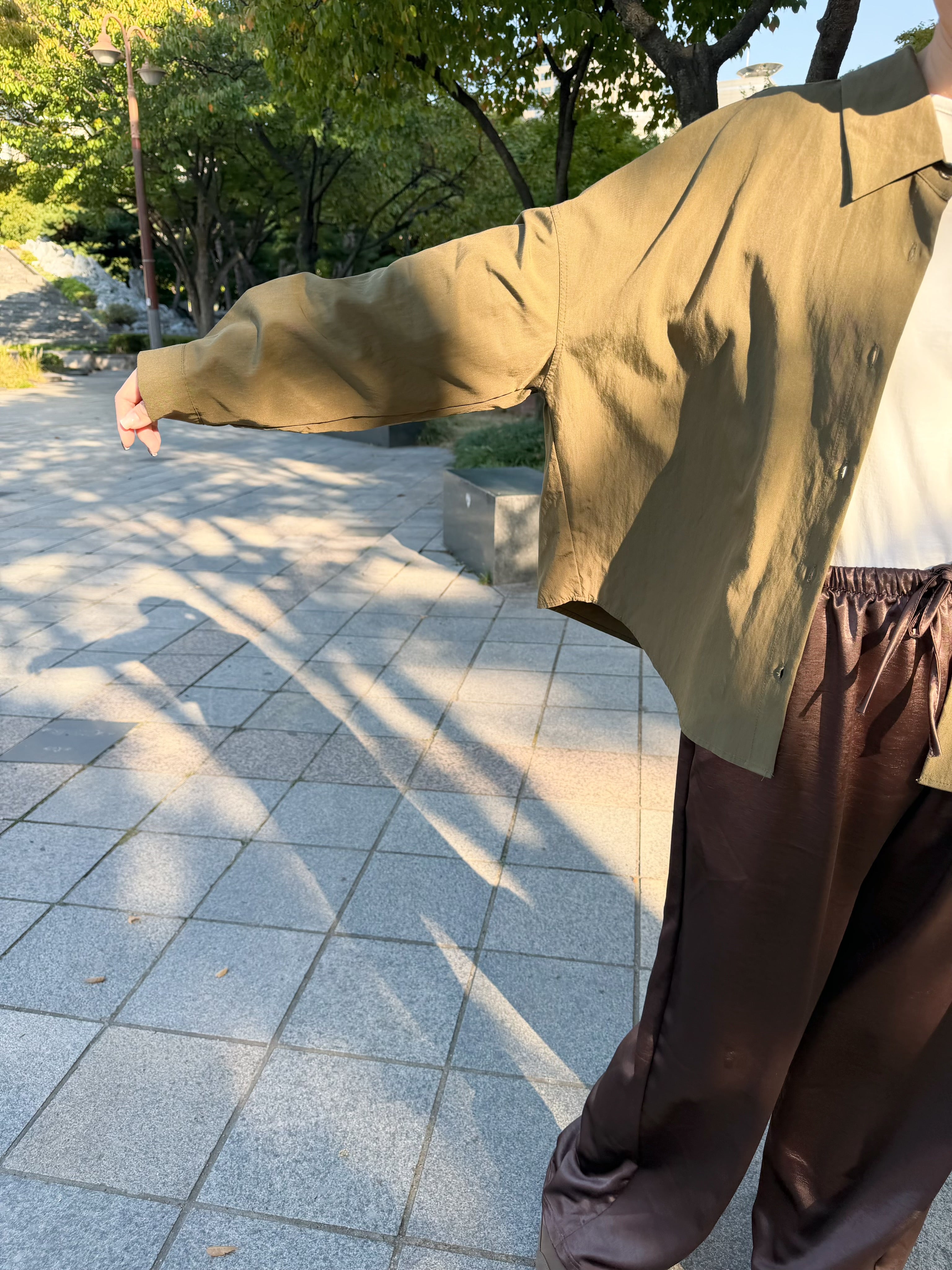 後摺褶恤衫/橄欖