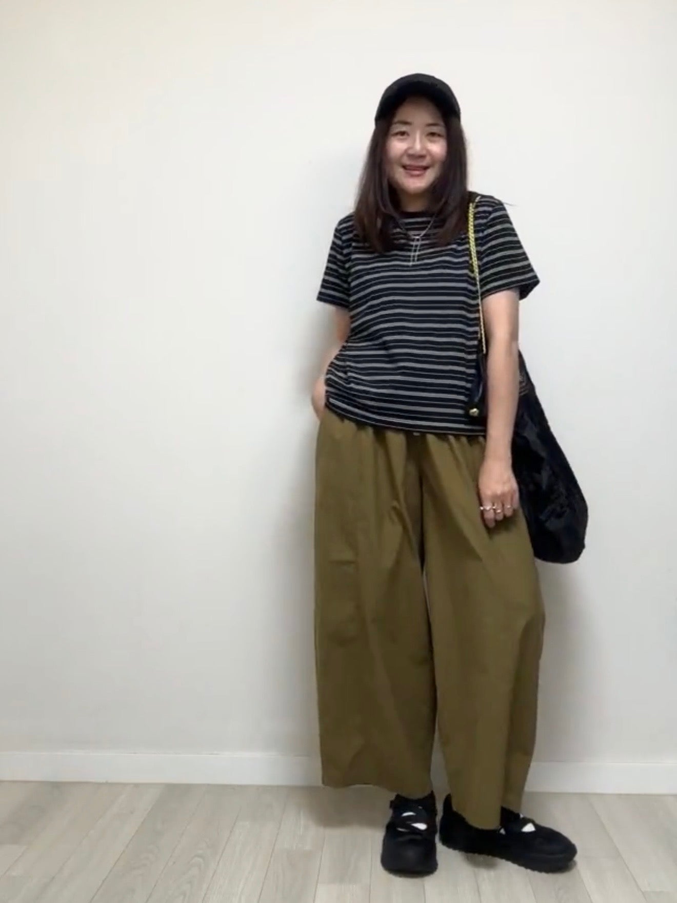 黑領多色條子T-shirt/黑