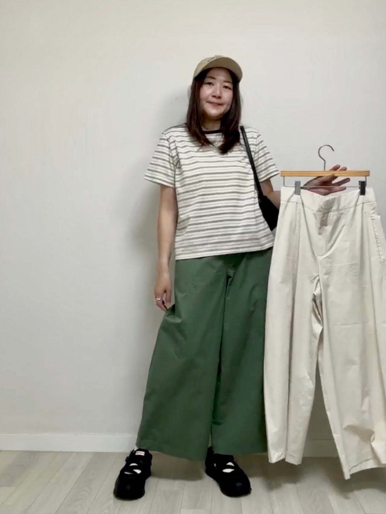 黑領多色條子T-shirt/奶油