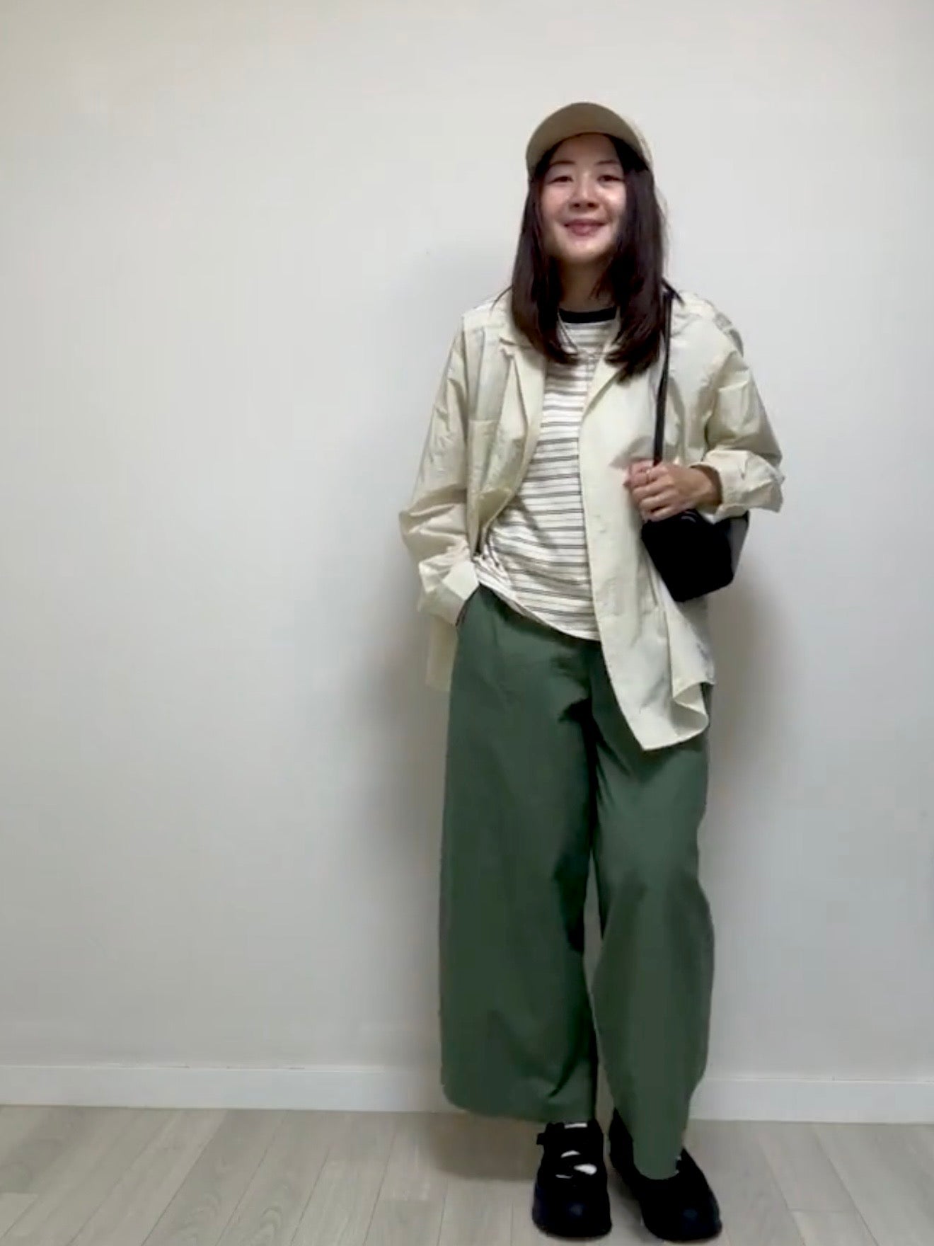 黑領多色條子T-shirt/奶油