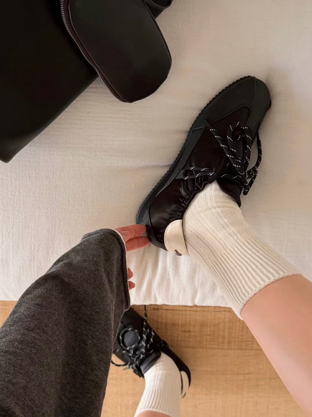 Satin Sneakers/黑